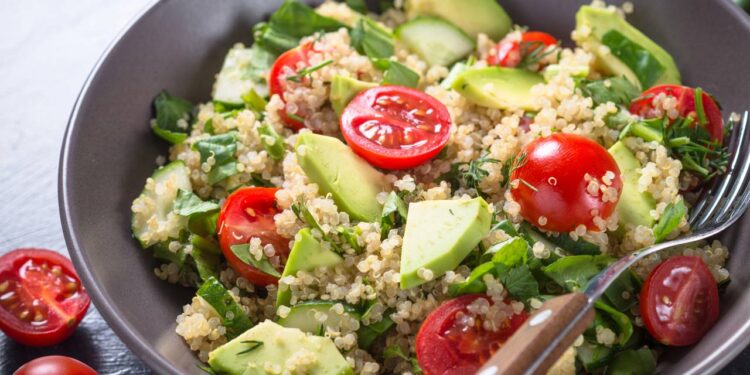 Salada saborosa e essencial para quem deseja manter a saúde óssea saudável