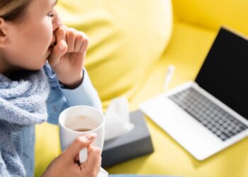 Chás quentes para aliviar tosse seca de forma rápida e prática