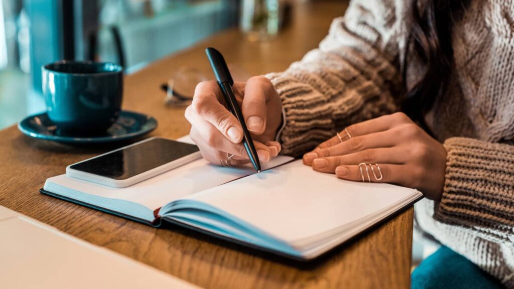 Como sair das redes sociais pode revitalizar sua mente, segundo a psicologia