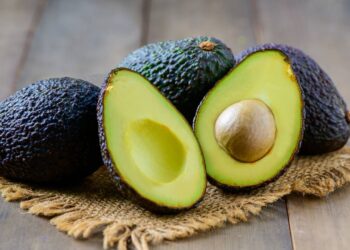 O poder do abacate que transforma o coração, a pele e o metabolismo