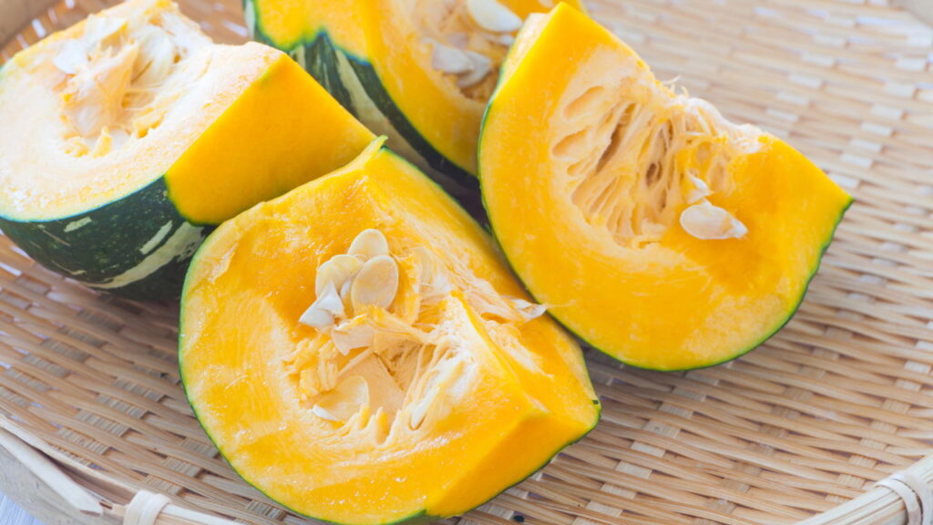 Como tirar a casca de abóbora usando o micro-ondas