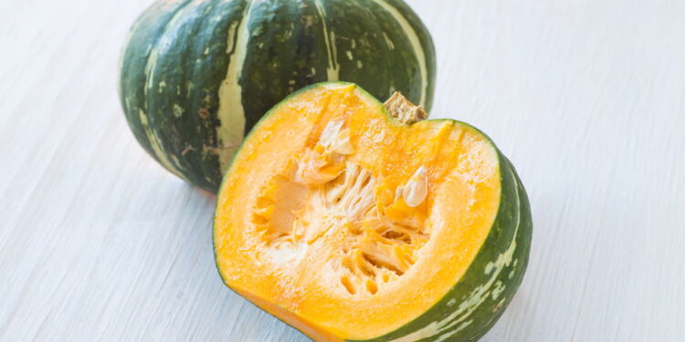 Como tirar a casca de abóbora usando o micro-ondas