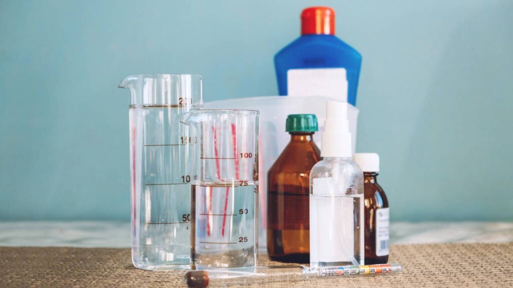 Anvisa proíbe produto de limpeza popular e emite alerta importante às donas de casa