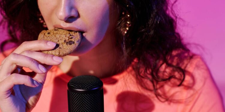 Por que dormimos ao ouvir ASMR, segundo especialistas