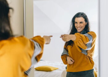 Aumentar autoestima feminina com práticas fáceis, segundo terapeuta