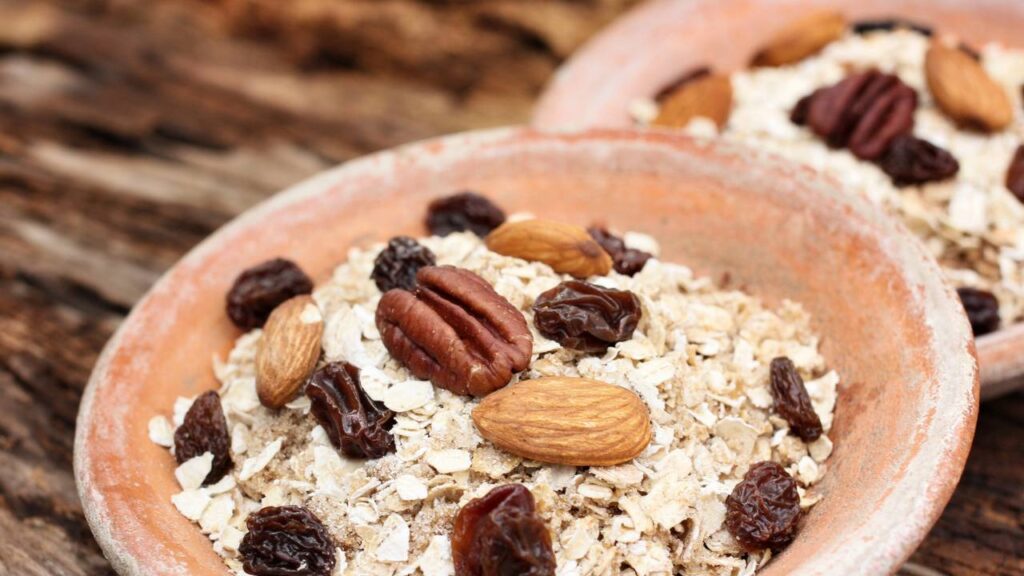 Bolo de cenoura saudável: sem glúten, sem açúcar e super molhadinho