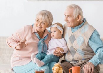 O que a psicologia revela sobre avós que escolhem o nome do bebê