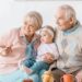 O que a psicologia revela sobre avós que escolhem o nome do bebê