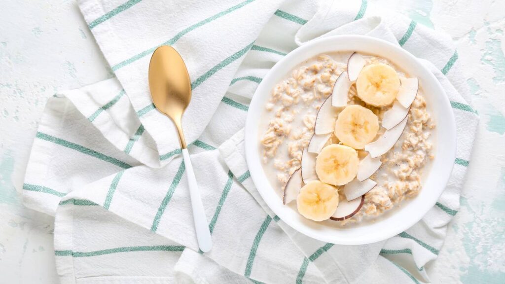 Vitamina com ingredientes naturais para começar o dia com energia e disposição