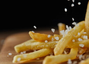 O truque simples com vinagre que deixa as batatas mais crocantes