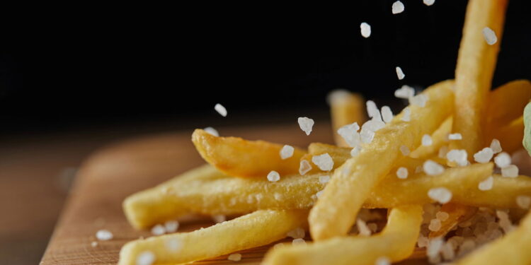 O truque simples com vinagre que deixa as batatas mais crocantes