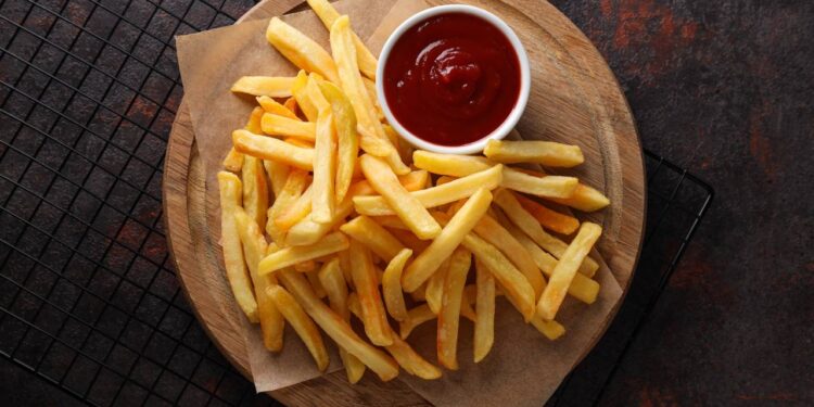 Como fazer batata frita no micro-ondas mais rápido do que você imagina