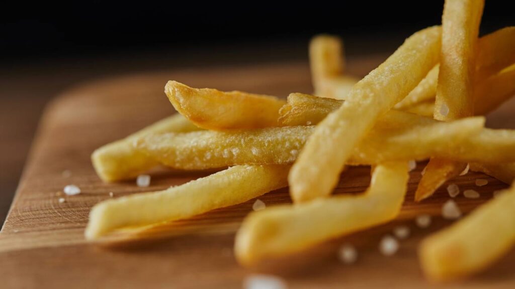 Como fazer batata frita no micro-ondas mais rápido do que você imagina