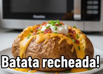 Batata recheada no micro-ondas: fácil, cremosa e pronta em minutos
