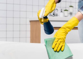 Nem sabão, nem vinagre: esta mistura limpa o banheiro em segundos