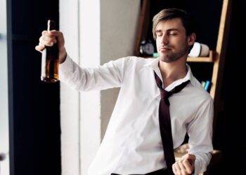 Como o álcool revela nosso lado escondido, segundo a psicologia