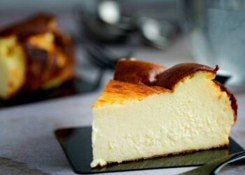 Aprenda a fazer o bolo basco da vovó com esta receita fácil