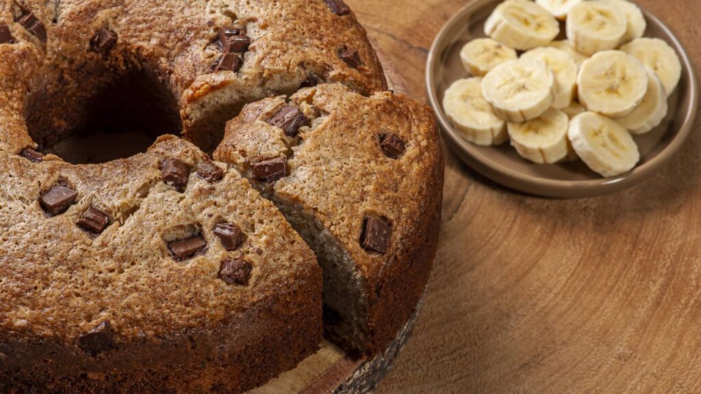 Bolo de banana sem açúcar e sem farinha para o café