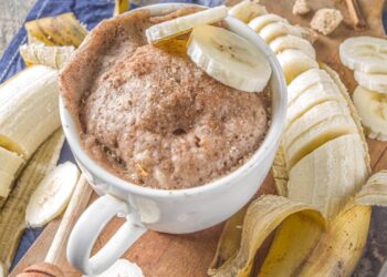 Aprenda a fazer um mug cake de banana no micro-ondas