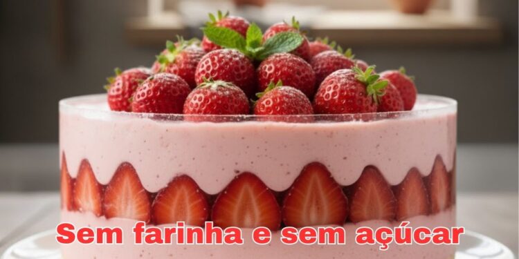 Nem farinha, nem açúcar: aprenda a fazer um bolo de morango saudável e rápido