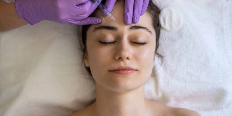 Botox aos 25? Saiba por que especialistas recomendam o procedimento tão cedo