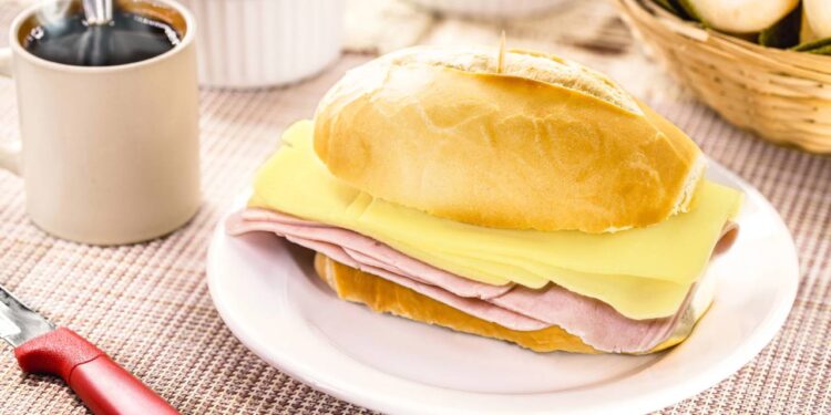 Como economizar fazendo café da manhã com apenas R$ 10,00