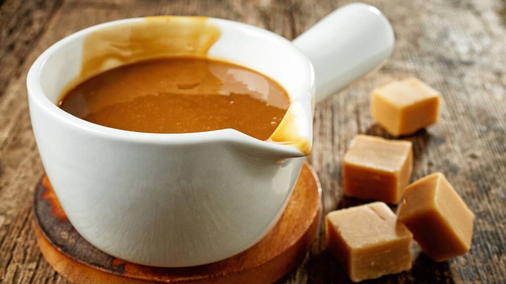 Nem leite condensado, nem farinha: aprenda a fazer esse pudim de micro-ondas espetacular