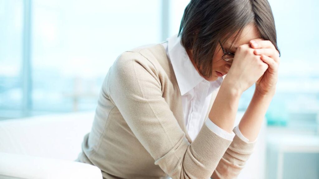 Por que nos sentimos culpados por descansar, segundo a psicologia