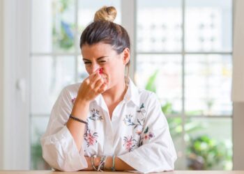 Você sente cheiro estranho no armário? Pode ser mais sério do que imagina