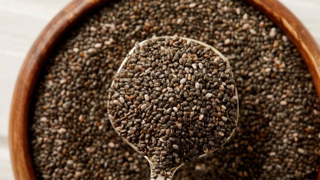 Pudim de chia e cacau preparado no micro-ondas em poucos minutos