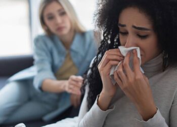 Por que você sabota sua própria felicidade, segundo psicologia