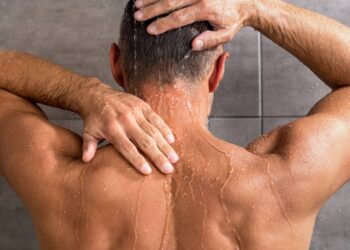 Erro comum no banho que aumenta sua conta de água sem perceber