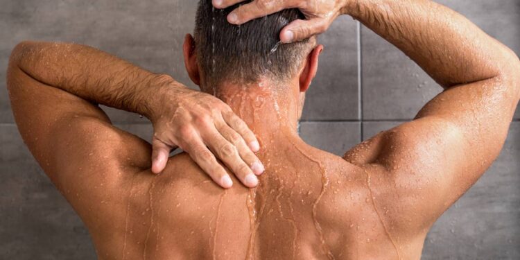 Erro comum no banho que aumenta sua conta de água sem perceber