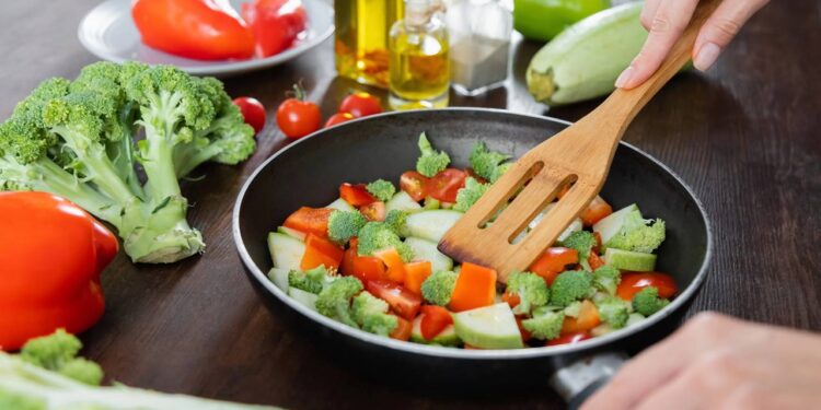 Como cozinhar vegetais controlando corretamente a temperatura da água