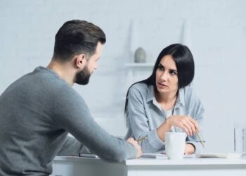 O que significa ser sempre interrompido por outro, segundo a psicologia