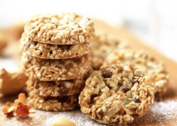 Cookie quentinho com aveia e mel em minutos no micro-ondas