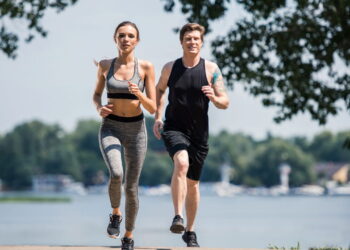 45 minutos de caminhada ou 20 minutos de corrida, qual é mais benéfico para os joelhos?