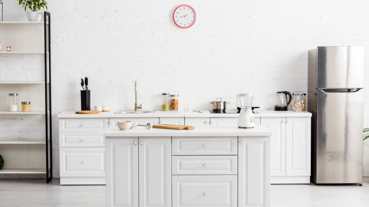 Este item da cozinha é o que mais gasta luz à noite