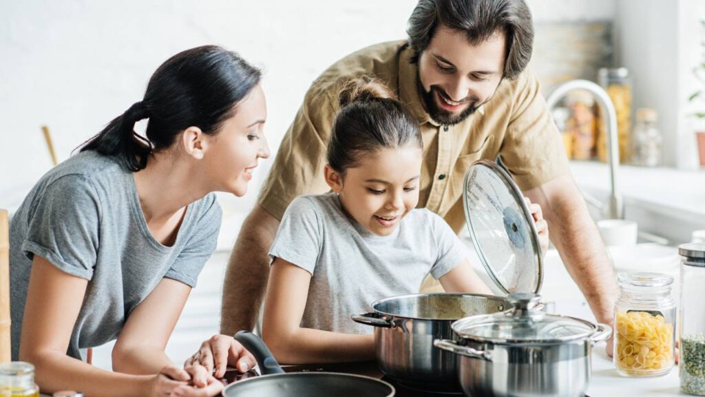 Organize sua cozinha e economize evitando o desperdício de alimentos