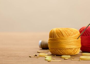 Peça de crochê fácil de fazer que valoriza a mesa e ainda ajuda a economizar na decoração