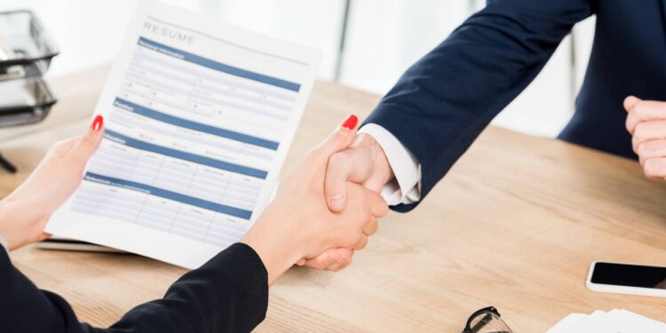 Como criar o currículo perfeito, segundo especialistas
