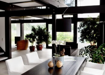 Decoração all black: como ousar no preto sem pesar o ambiente