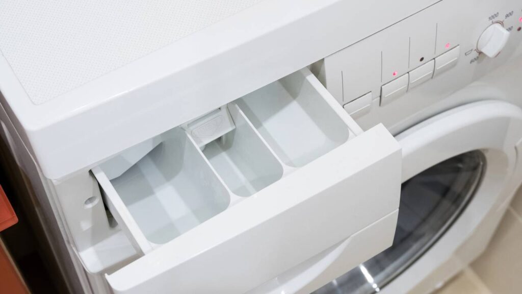 Como limpar o dispenser da máquina de lavar e afastar pragas
