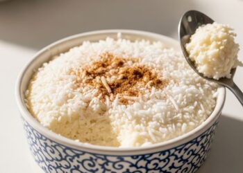 O melhor doce de coco de micro-ondas fica pronto em 5 minutos