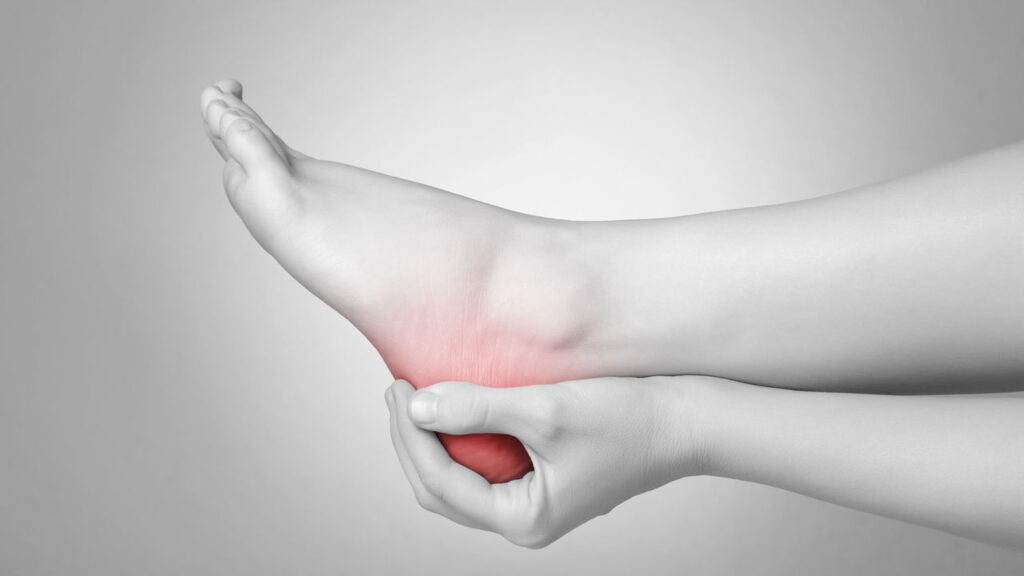 Sentir a panturrilha doer depois de caminhar ou treinar pode ser evitado com ações bem simples