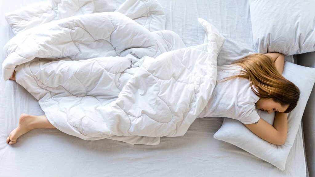 Esta é a pior posição para dormir, segundo especialista
