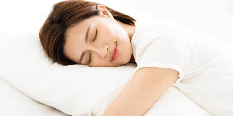 Esta é a pior posição para dormir, segundo especialista