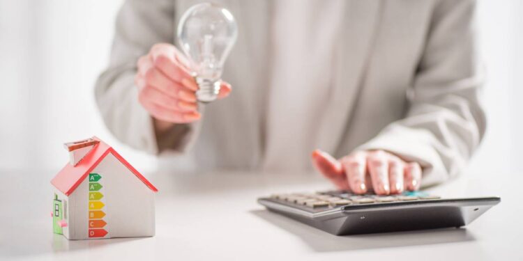 Truques simples que reduzem a conta de luz em até 30% por mês