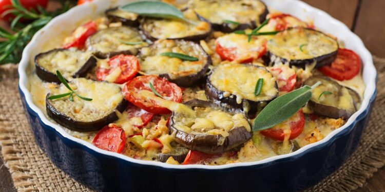 Receita de berinjela gratinada que promete encantar todos na mesa