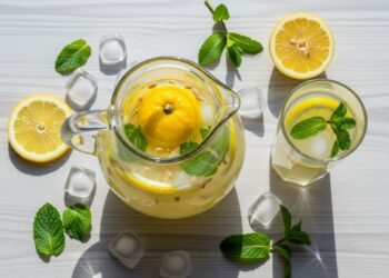 Como fazer 1 litro de limonada com apenas um limão, refrescante e em menos de 10 minutos